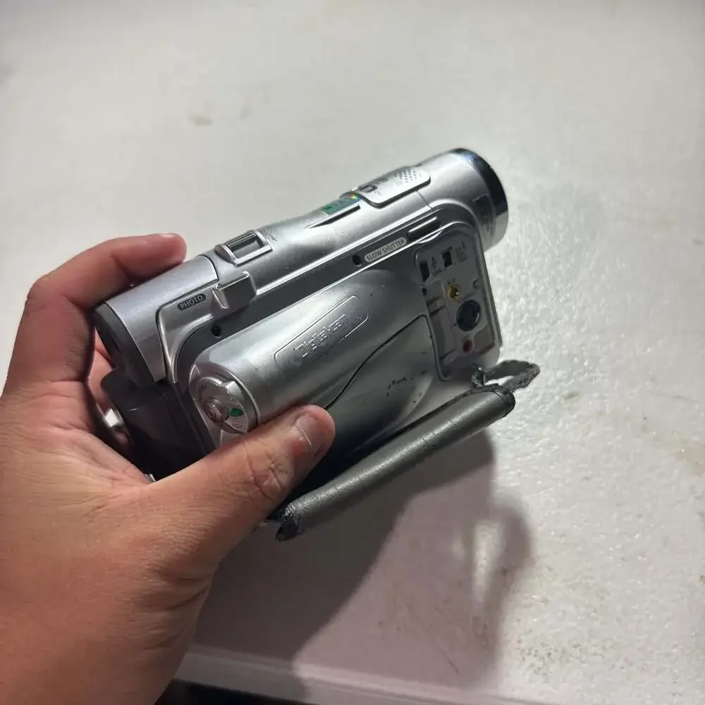 Samsung Digital-cam Mini DV Camcorder 18x Digital Zoom not tested